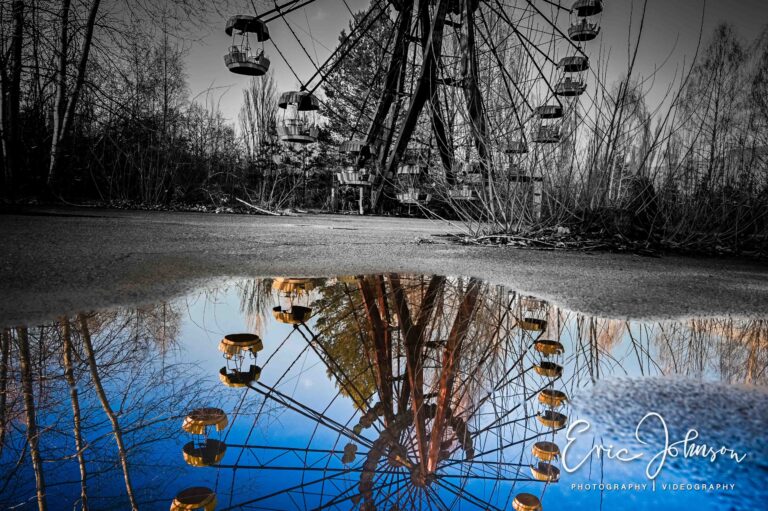 Haunting images of the towns left behind by Chernobyl 5 The iconic Ferris wheel in the ghost town of Pripyat
